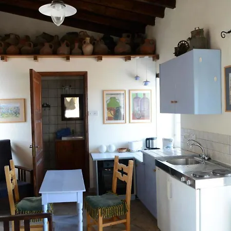 Myrto House * توشني