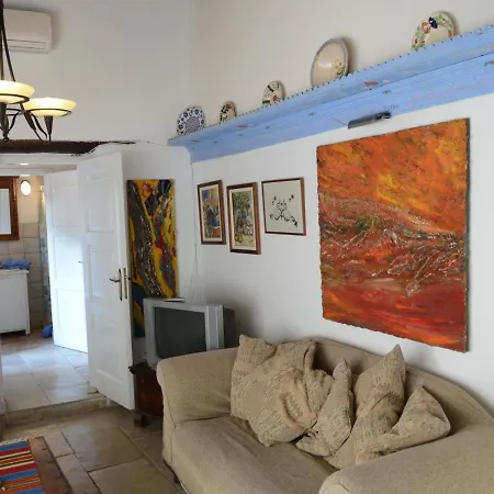 Myrto House توشني